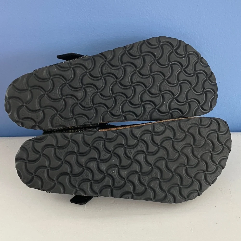 Birkenstock - Women’s Black and Gold Snakeskin Gizeh Sandals - EU 39 / US 8.5 - Picture 4 of 11